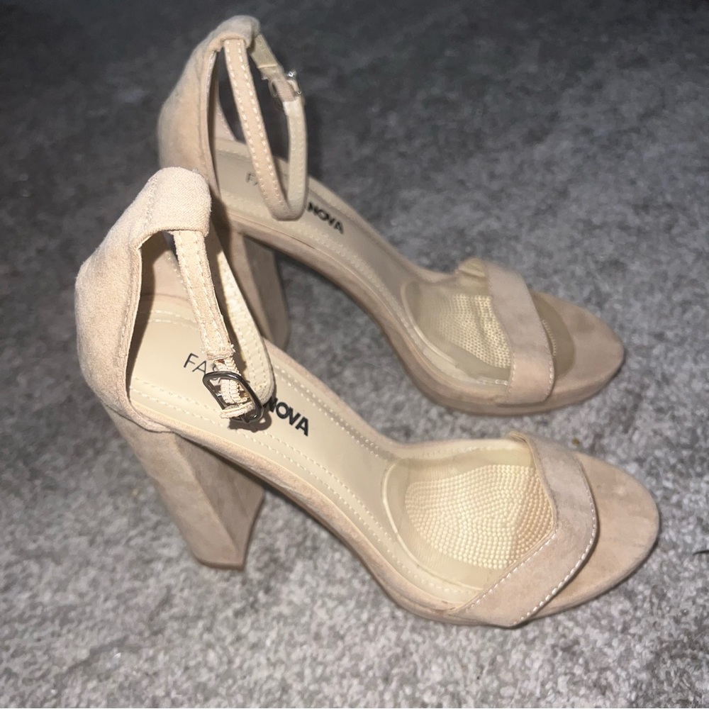 FASHION NOVA STRAP BEIGE SANDAL HEELS